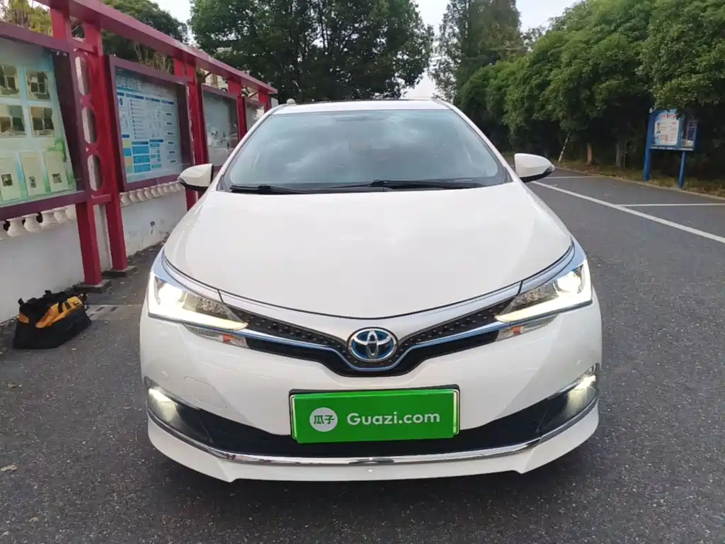 Toyota Corolla Hybrid — миниатюра 3