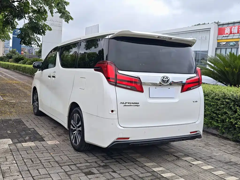 Toyota Alphard — миниатюра 15