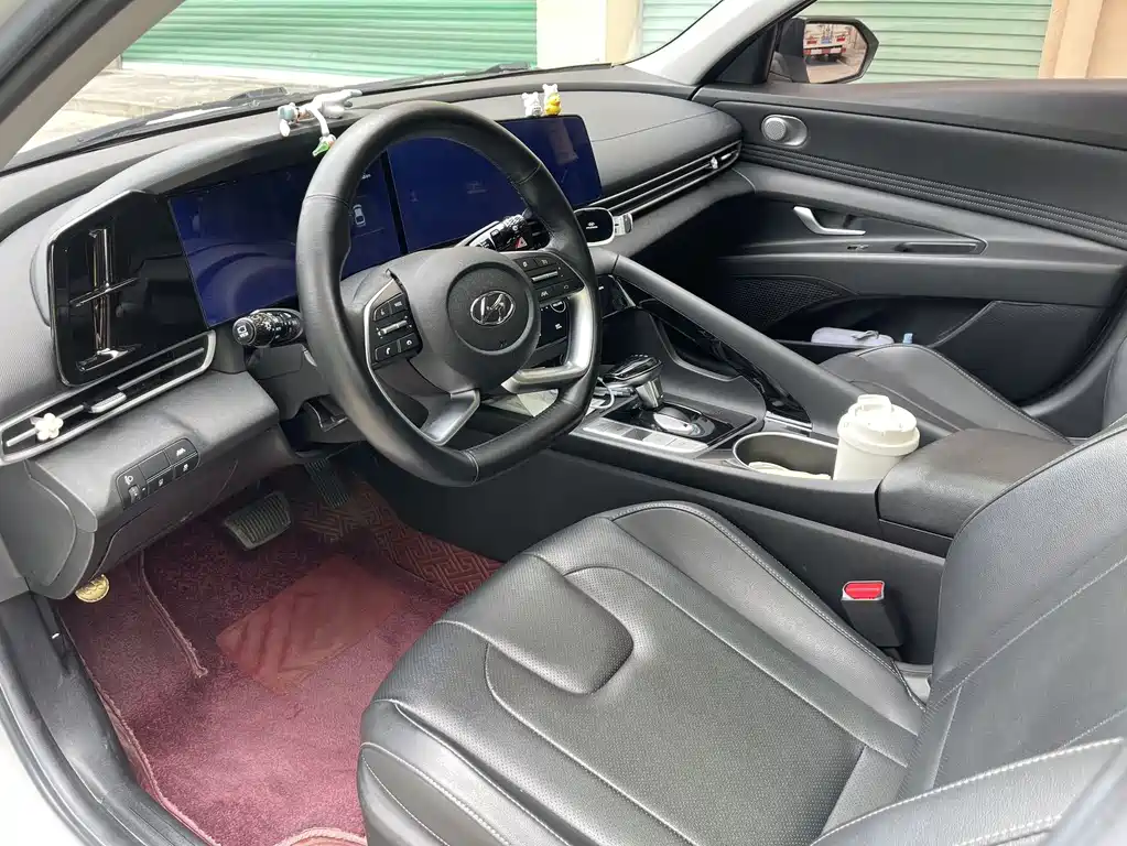 Hyundai Elantra 2022 240TGDi DCT LUX Luxury