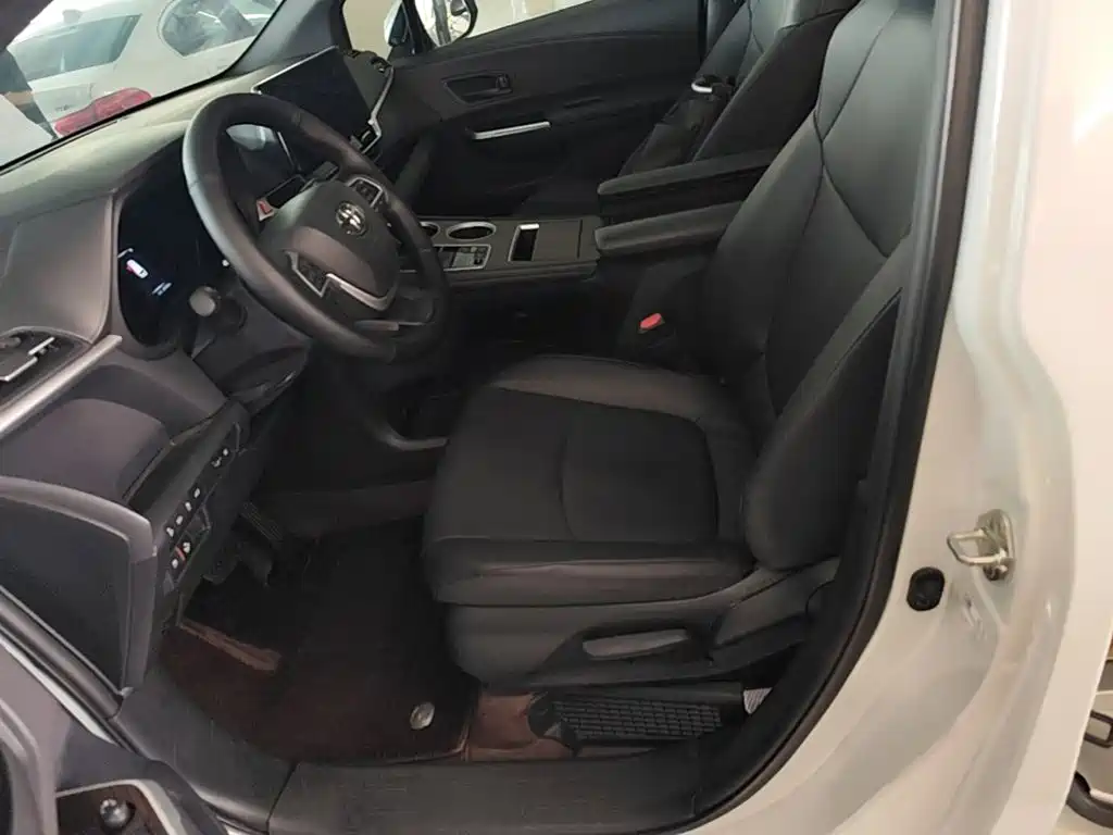 Toyota Granvia — миниатюра 15