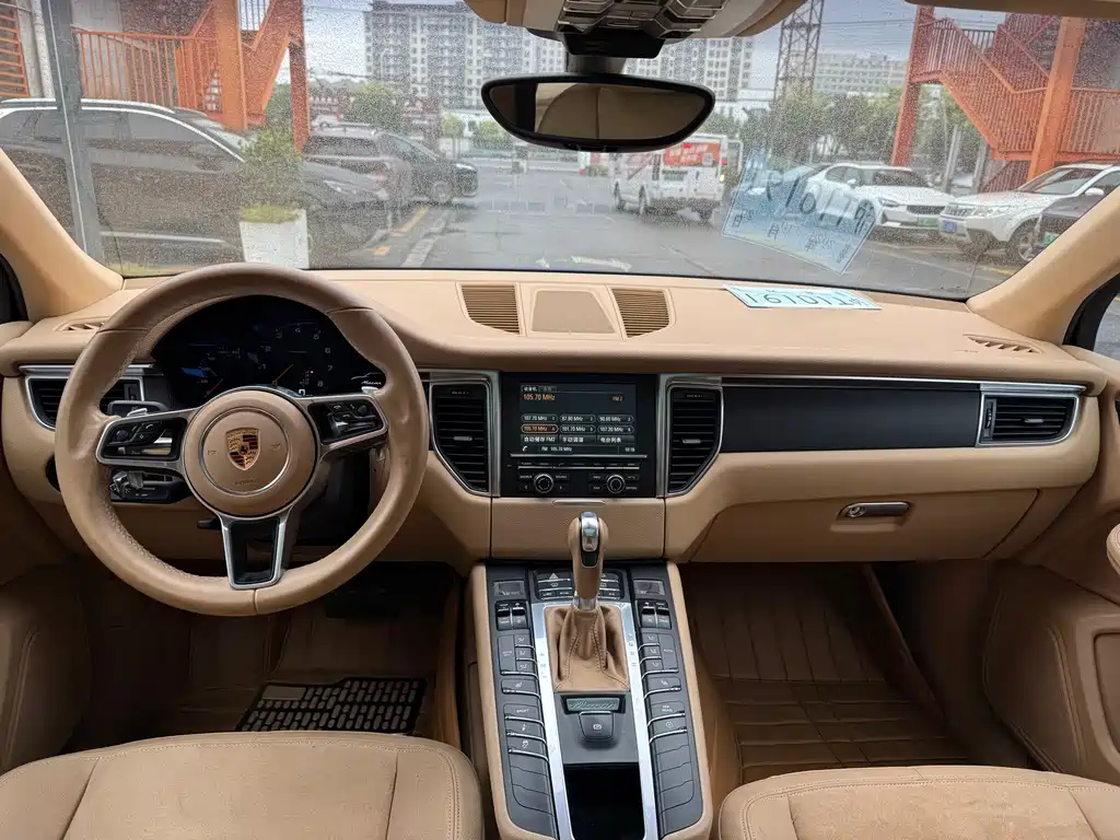 Porsche Macan — миниатюра 7