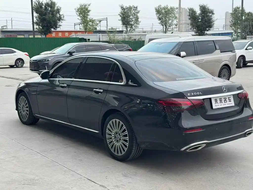 Mercedes-Benz E-Class — миниатюра 12