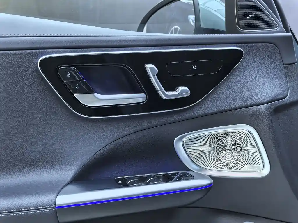 Mercedes-Benz C-Class — миниатюра 12