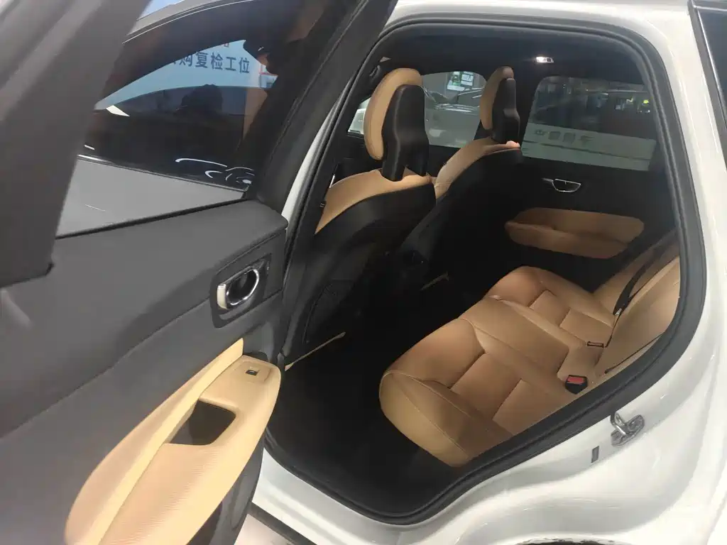 Volvo XC60 — миниатюра 4