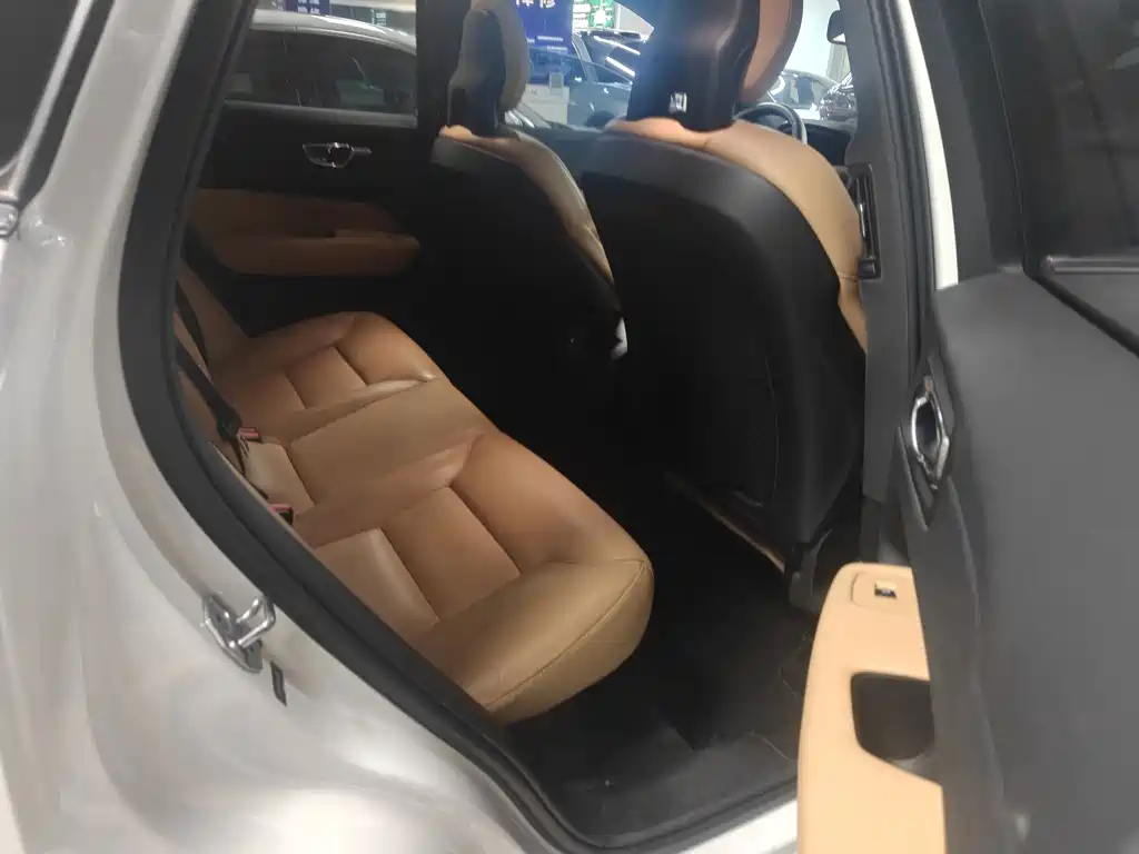 Volvo XC60 — миниатюра 9