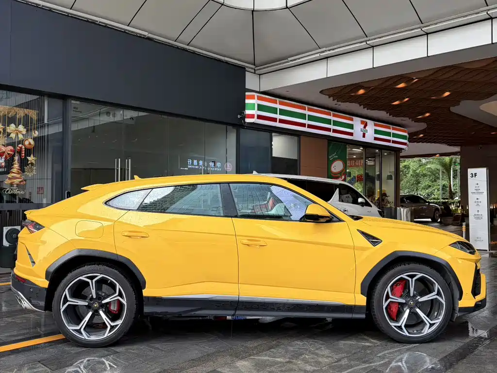 Lamborghini Urus 2021 4.0T V8