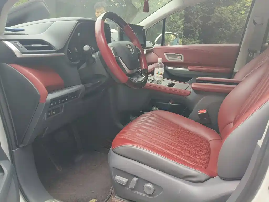 Toyota Granvia — миниатюра 8