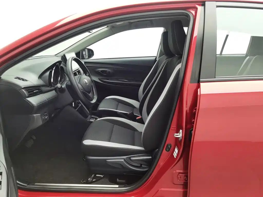 Toyota Yaris L — миниатюра 10
