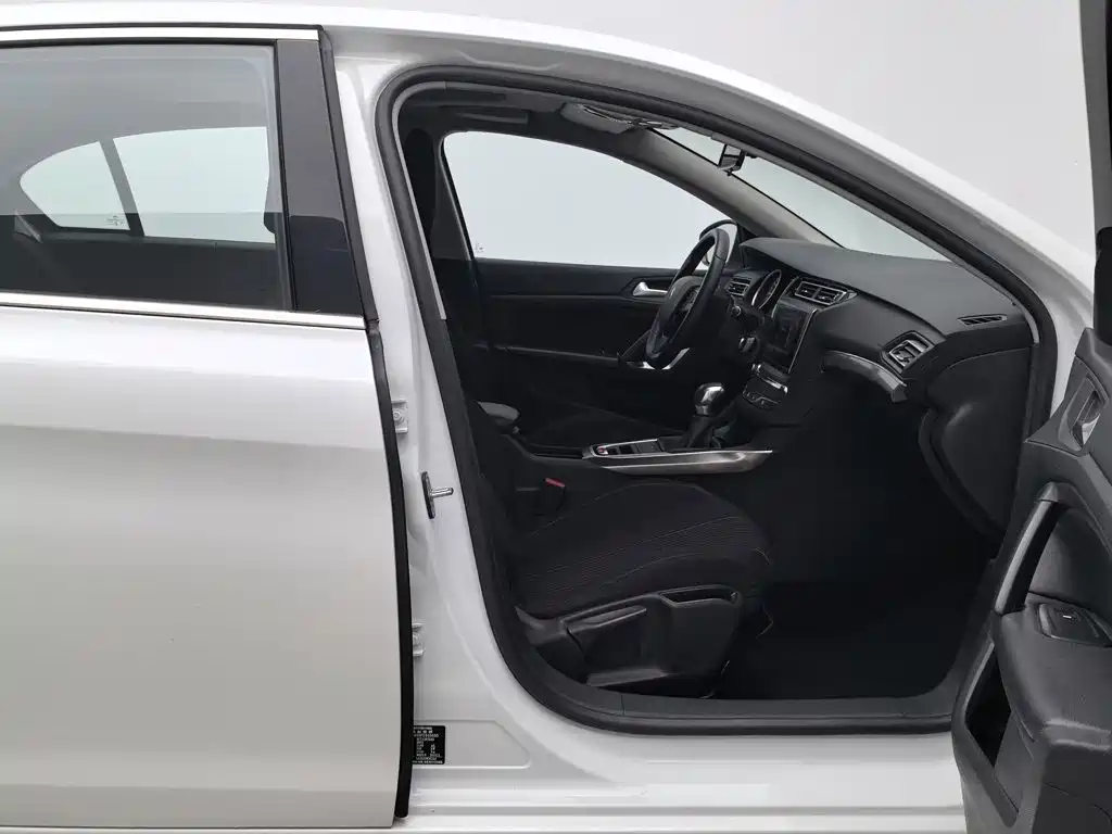 Peugeot 408 — миниатюра 23