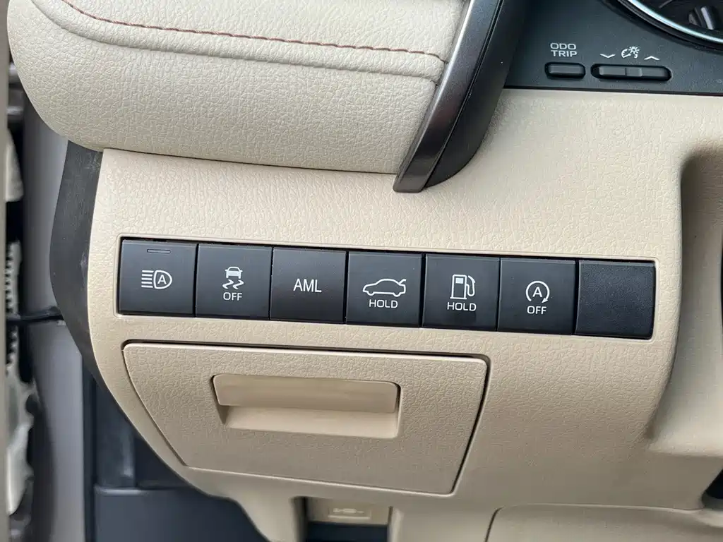 Toyota Camry — миниатюра 18