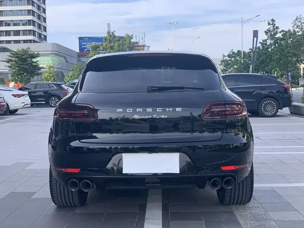 PORSCHE MACAN