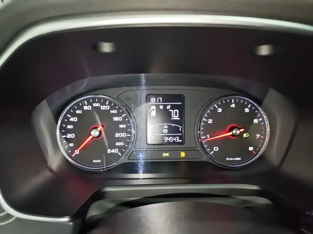 Roewe RX5 — миниатюра 12