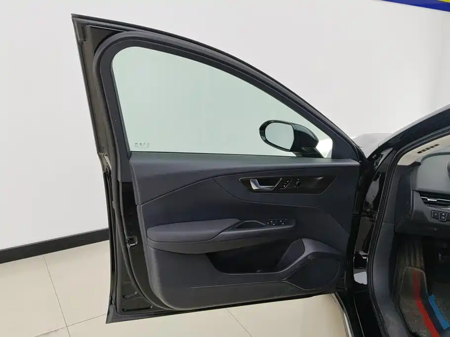Hongqi Hongqi E-QM5 — миниатюра 7