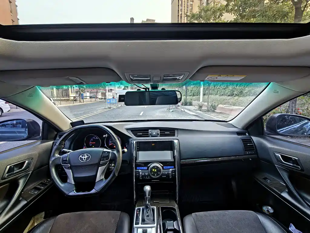Toyota Reiz — миниатюра 9