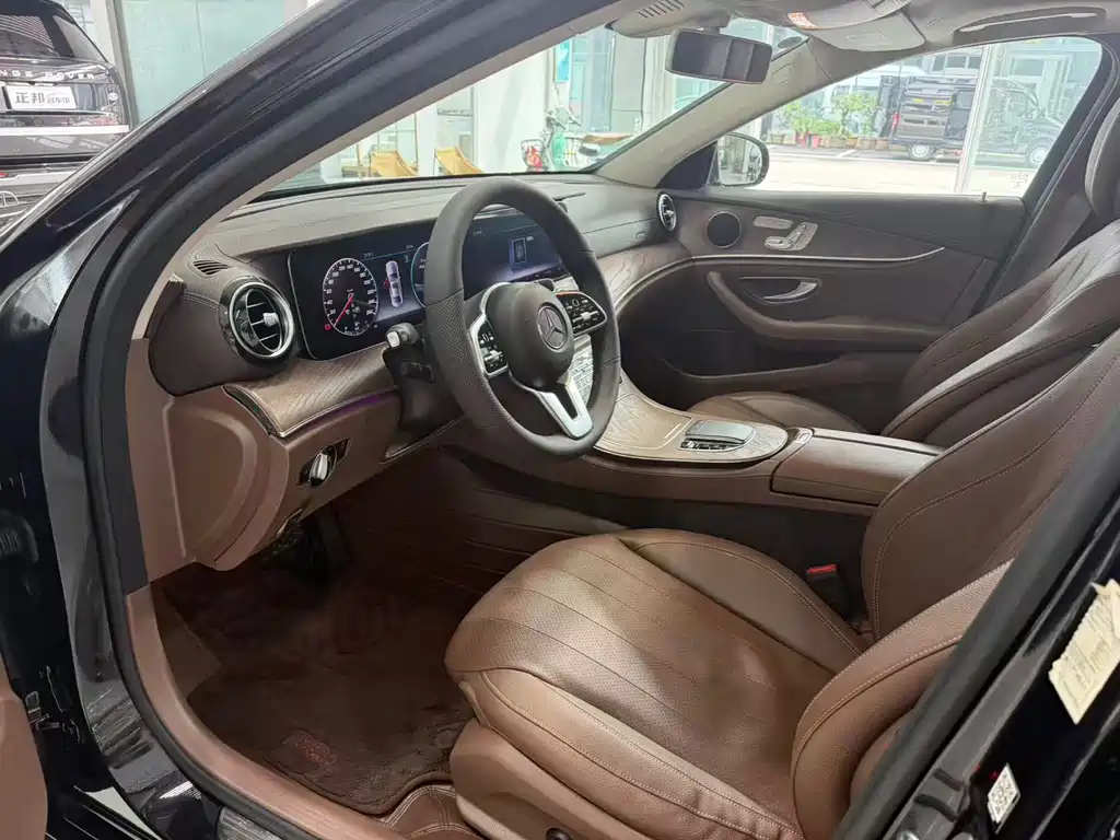 Mercedes-Benz E-Class — миниатюра 6