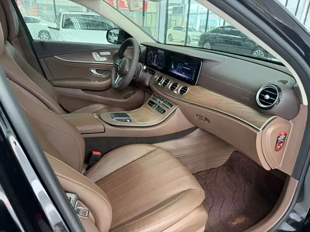 Mercedes-Benz E-Class — миниатюра 7