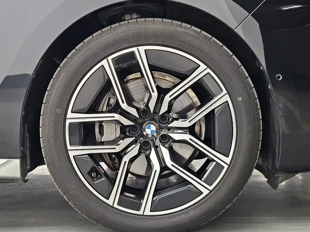 BMW 7 Series — миниатюра 25