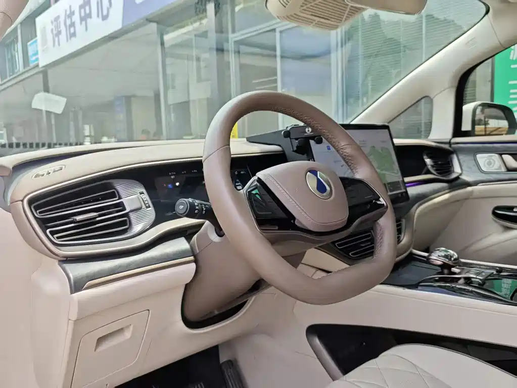 Denza D9 2022 DM-i 1040 Luxury