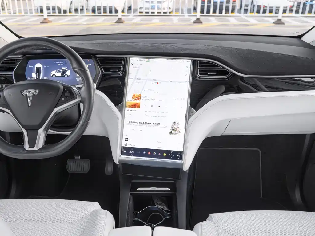 TESLA MODEL X