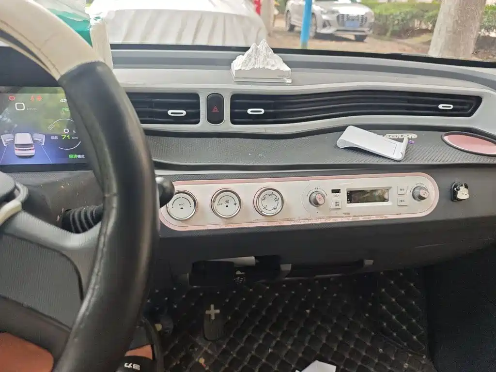 Wuling MINIEV — миниатюра 6