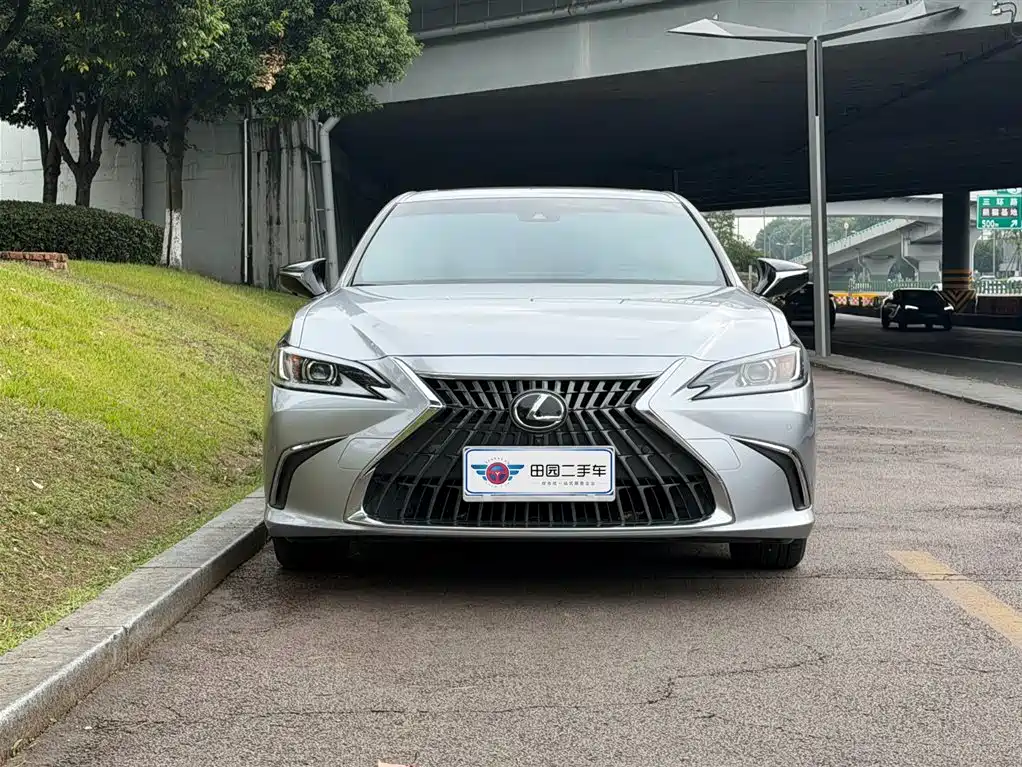 Lexus ES 2023 200
