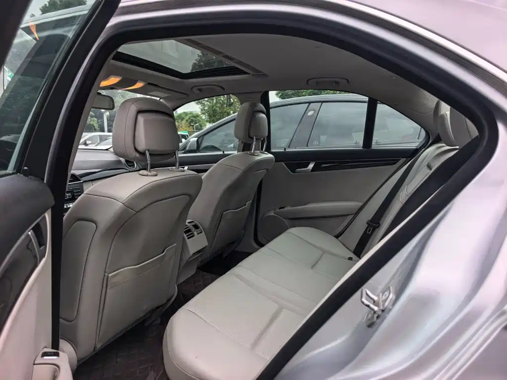 Mercedes-Benz C-Class — миниатюра 6