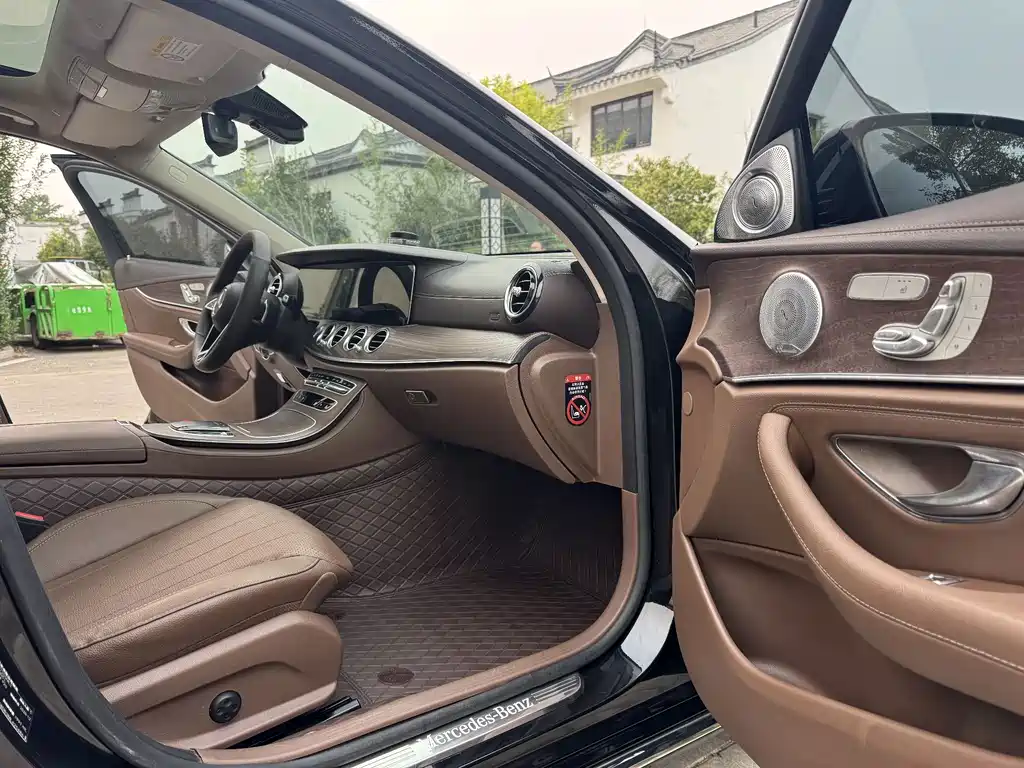 Mercedes-Benz E-Class — миниатюра 7