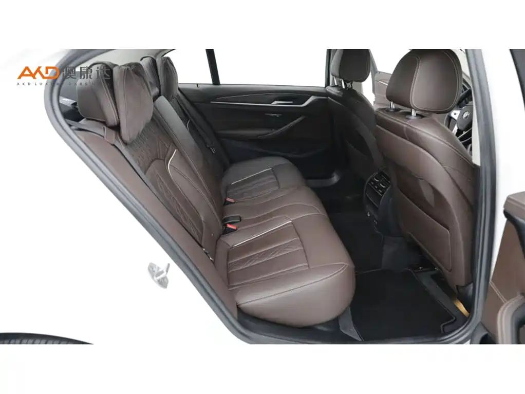 BMW 5 Series — миниатюра 8
