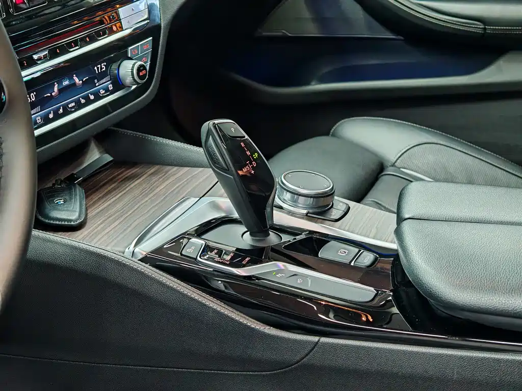 BMW 5 Series — миниатюра 22