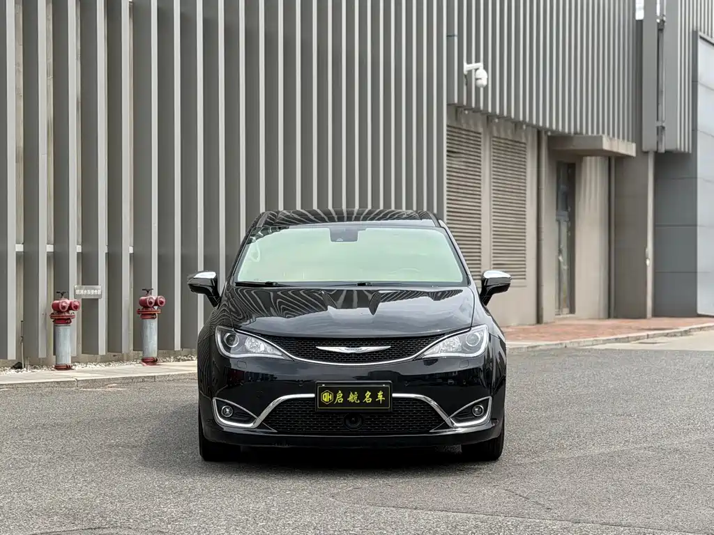 Chrysler Grand Voyager (Import) — миниатюра 2