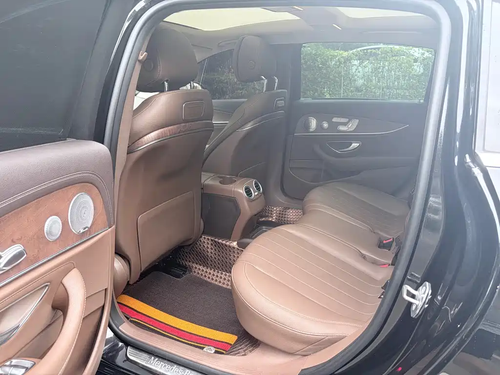 Mercedes-Benz E-Class — миниатюра 10
