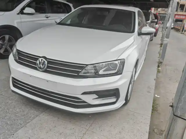 VOLKSWAGEN SAGITAR 2018