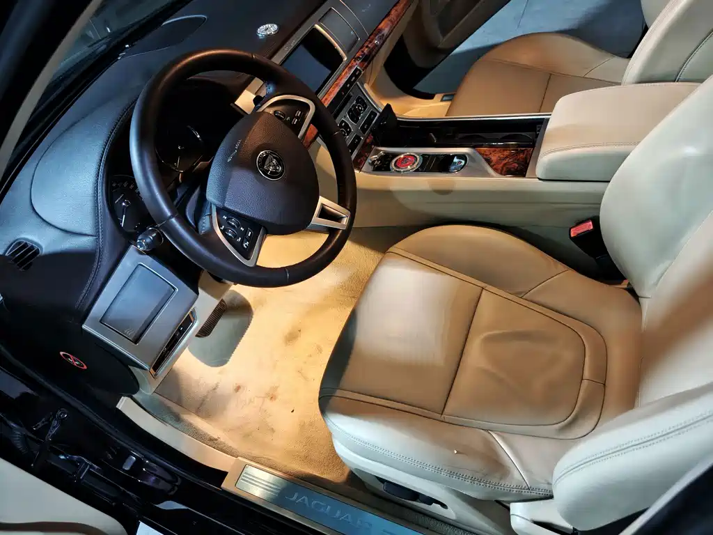 Jaguar XF — миниатюра 8