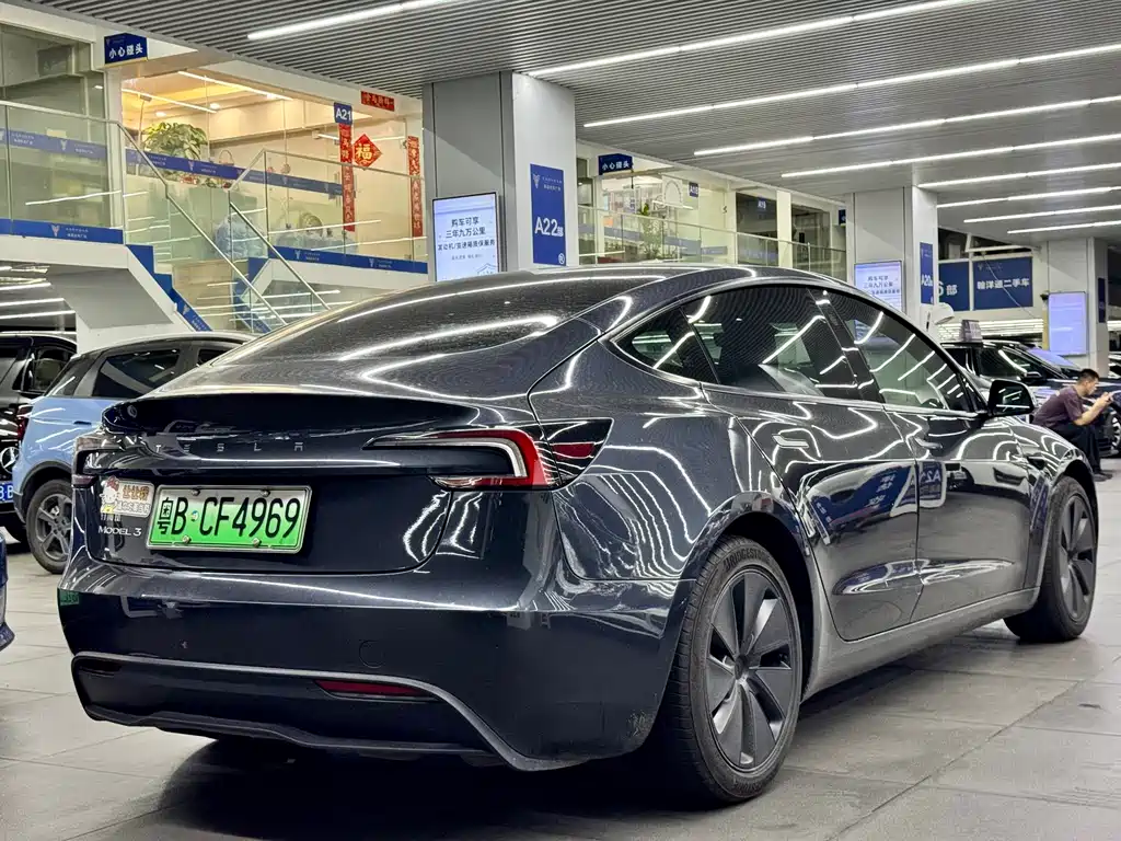 Tesla Model 3 — миниатюра 9