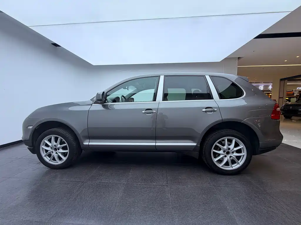 Porsche Cayenne — миниатюра 8