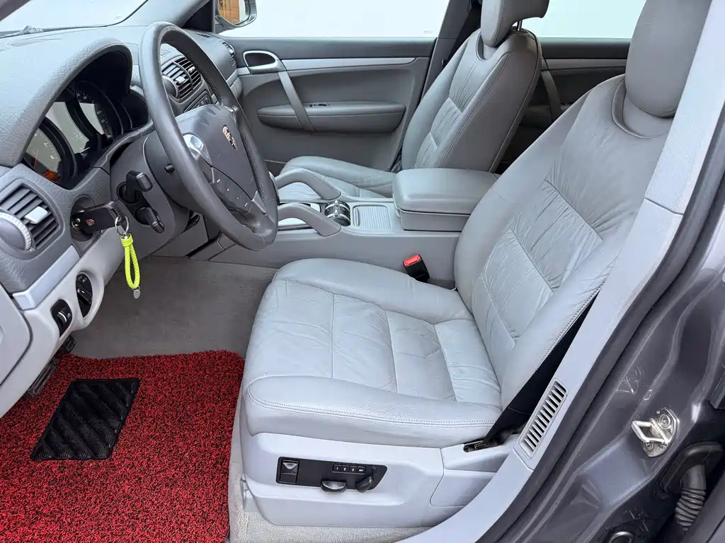 Porsche Cayenne — миниатюра 14