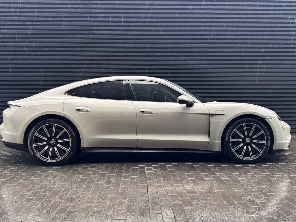 Porsche Taycan — миниатюра 4