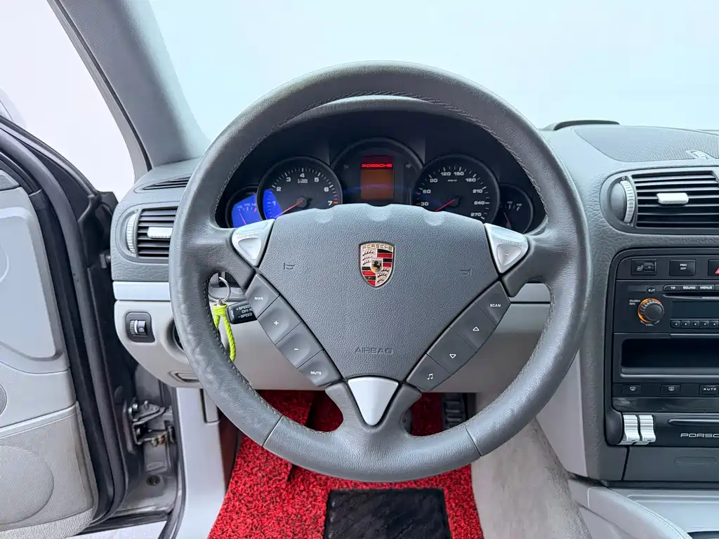 Porsche Cayenne — миниатюра 23