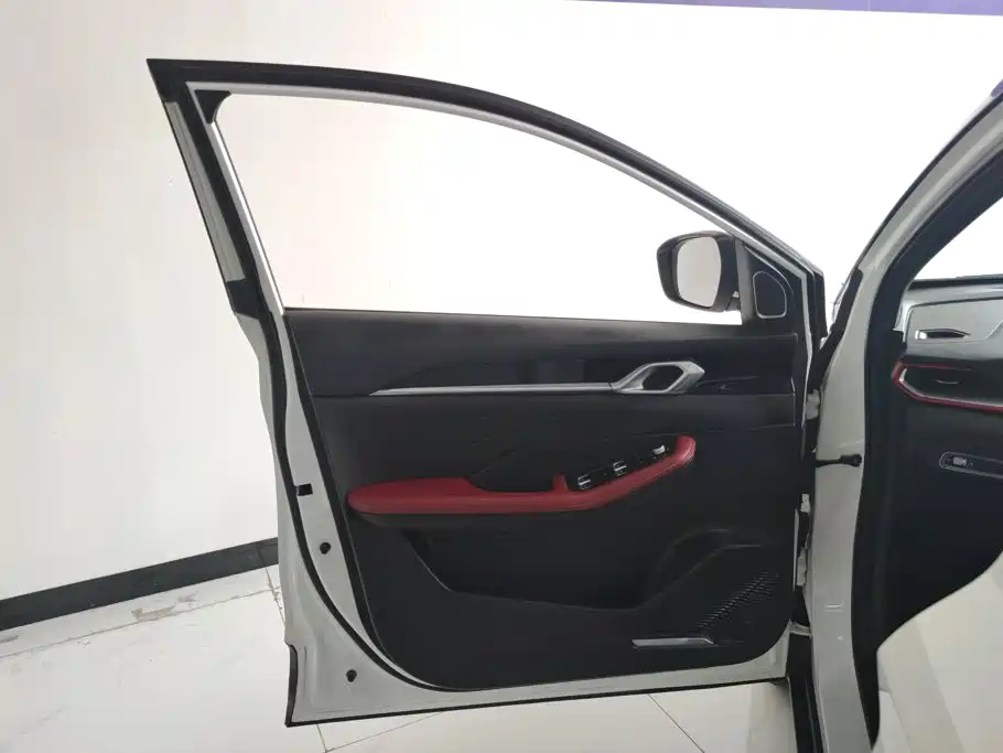 Geely Binyue — миниатюра 7