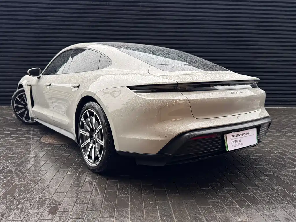 Porsche Taycan — миниатюра 9