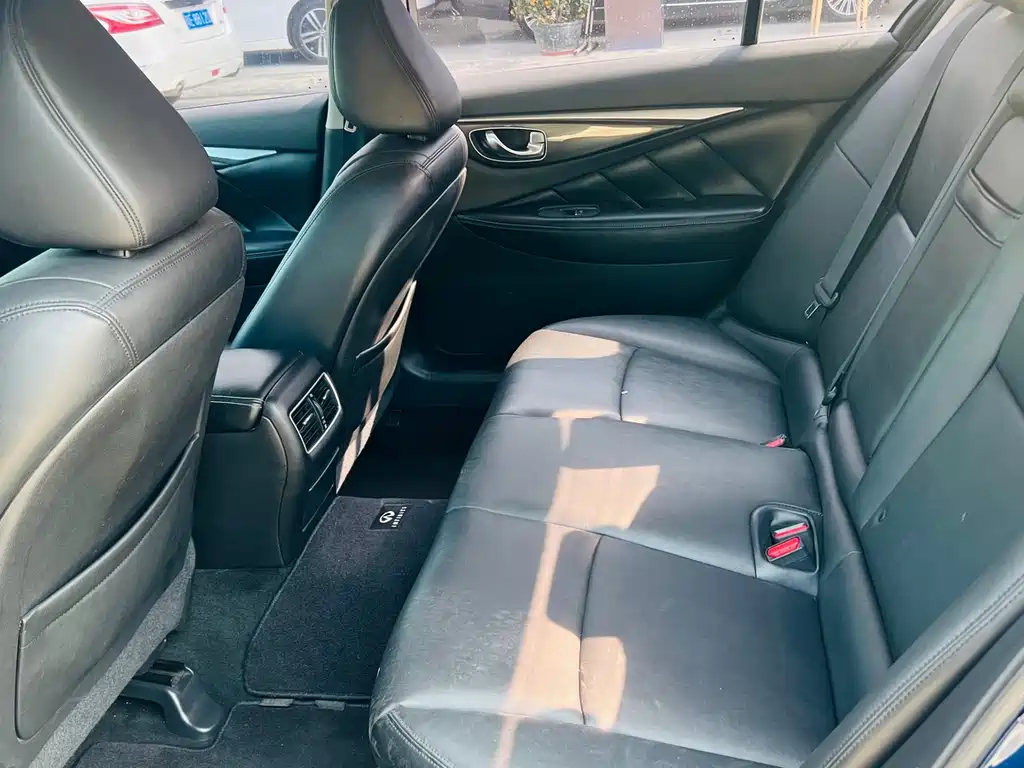 INFINITI Q50L