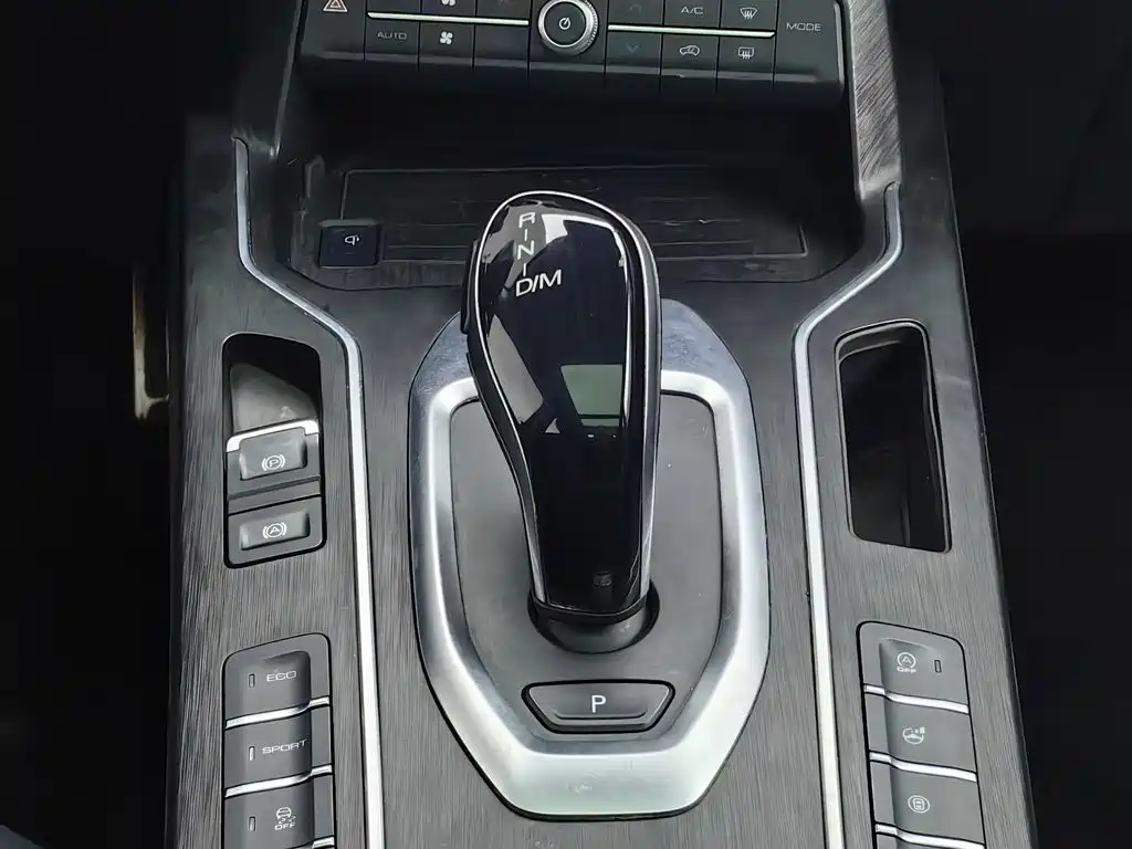 Wey Wey VV6 — миниатюра 13