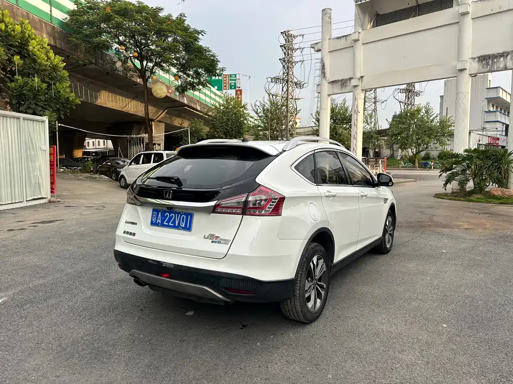 Luxgen U6 — миниатюра 5