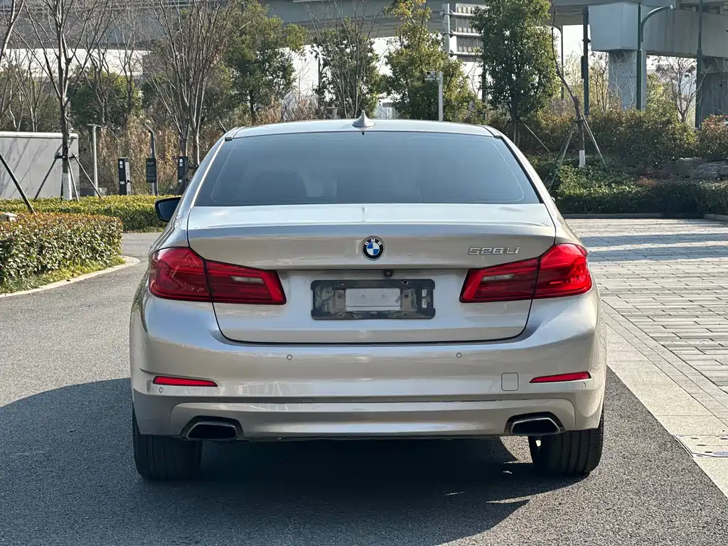 BMW 5 SERIES