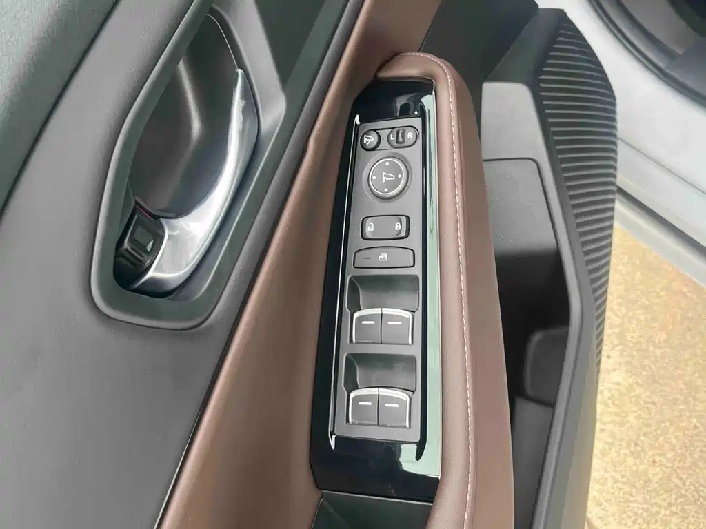 Honda Inspire PHEV — миниатюра 6