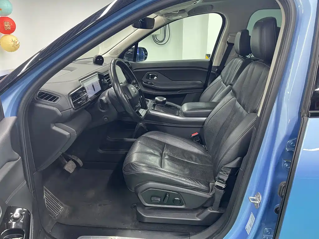 NIO ES8 2018 355KM мест