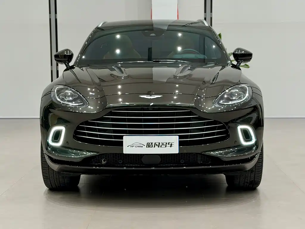 ASTON MARTIN DBX