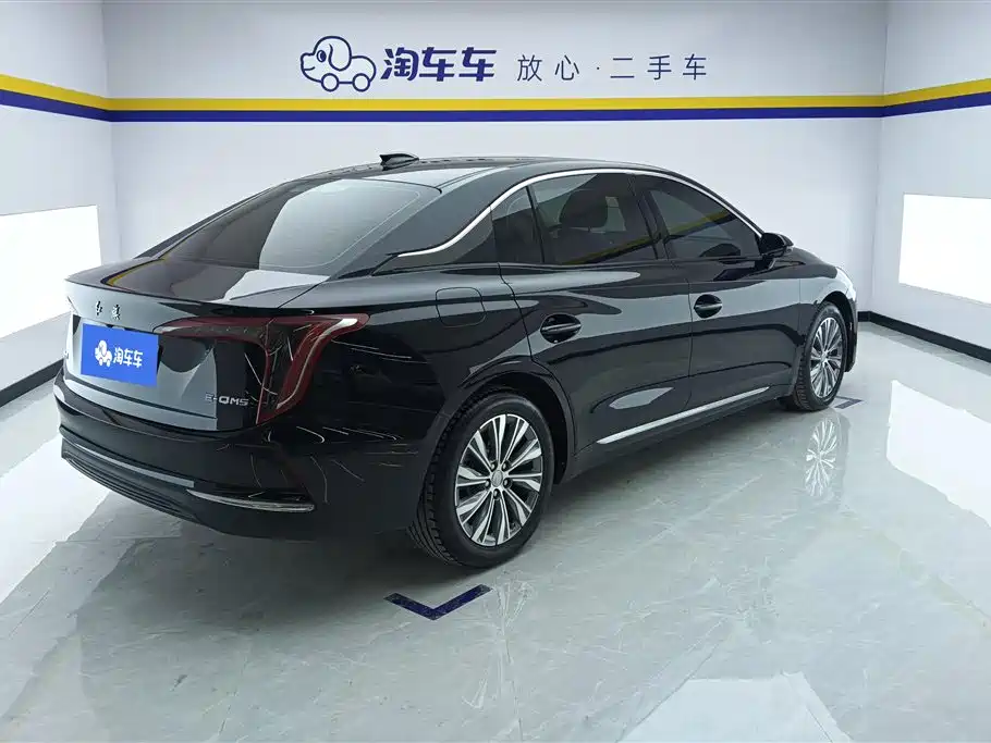 Hongqi HONGQI E QM5