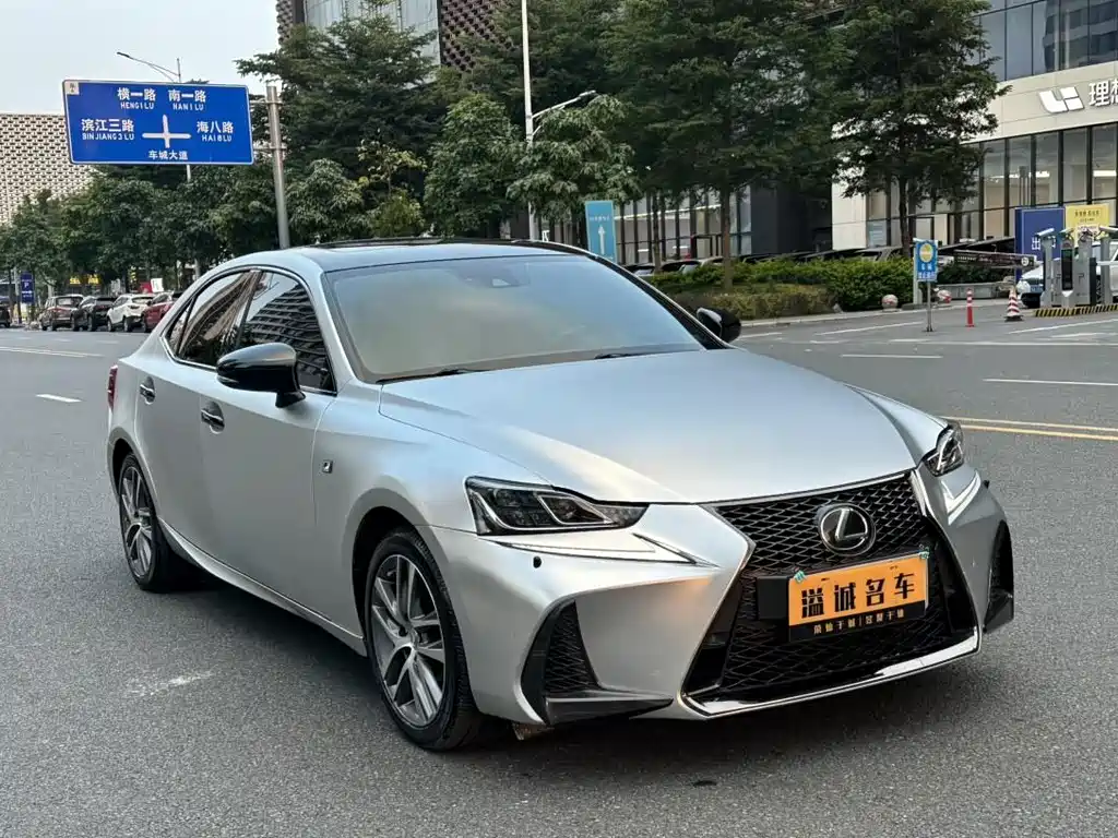 Lexus IS — миниатюра 3