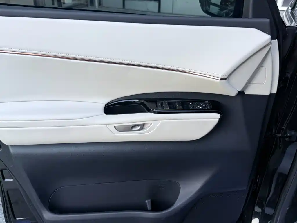 Lexus LM — миниатюра 13